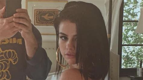 selena gomez bude|Selena Gomez Posed Topless in the Bathtub on Instagram